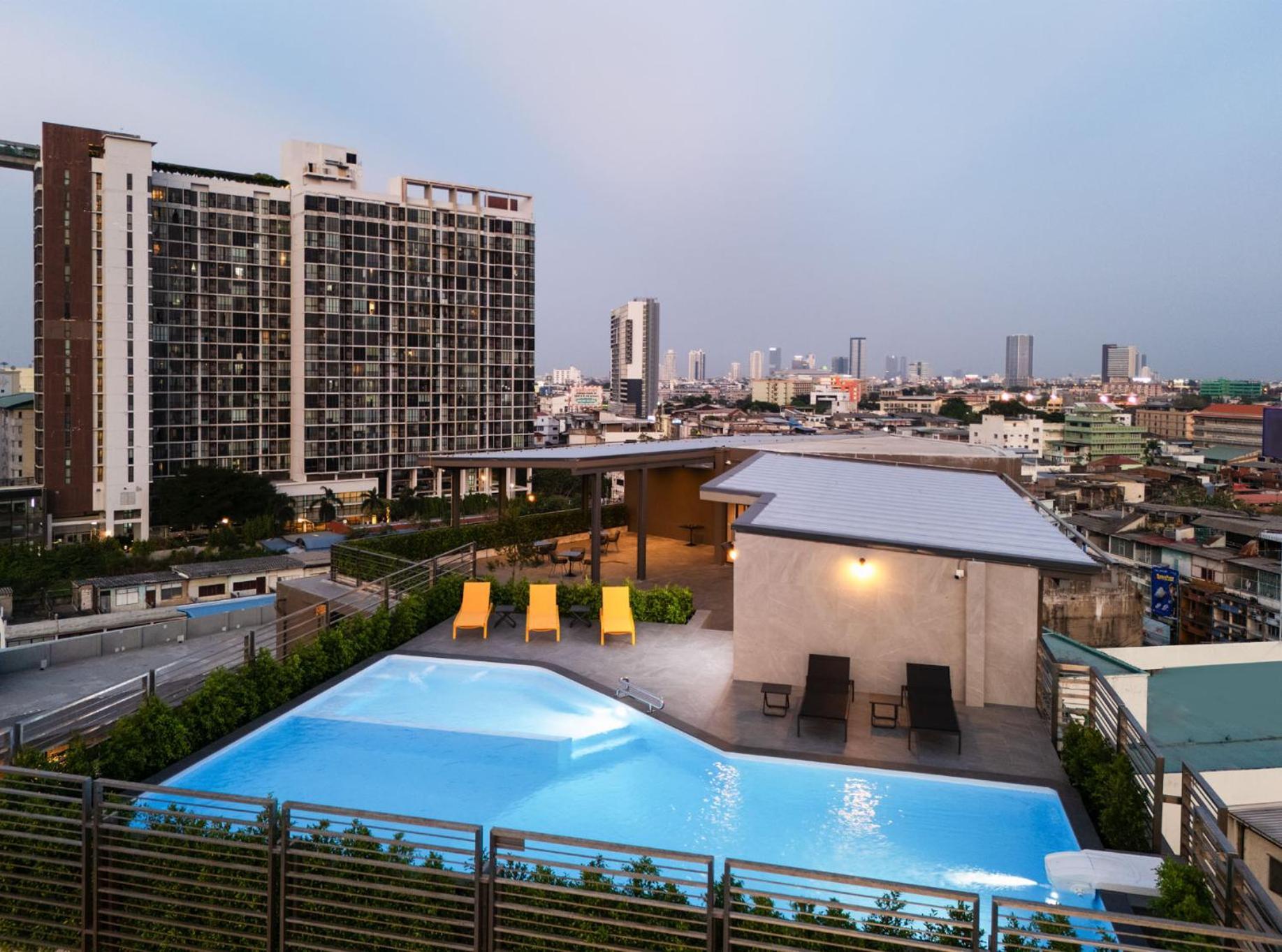 Hotel Lumen Bangkok Udomsuk Station Esterno foto