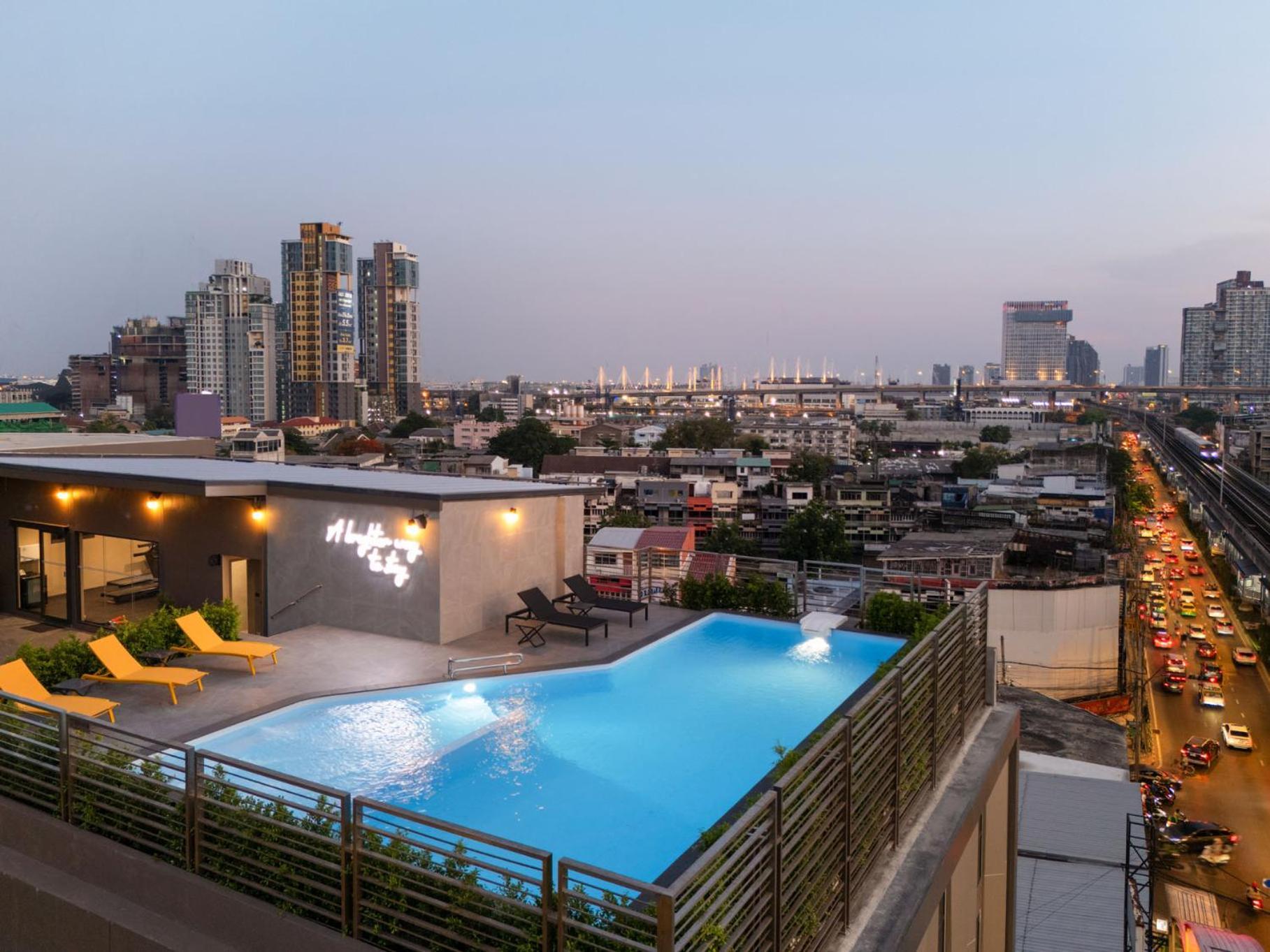 Hotel Lumen Bangkok Udomsuk Station Esterno foto